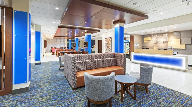 Holiday Inn Express & Suites Tulsa South Lobby