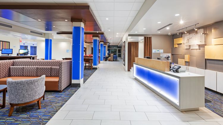 Holiday Inn Express & Suites Tulsa South Lobby