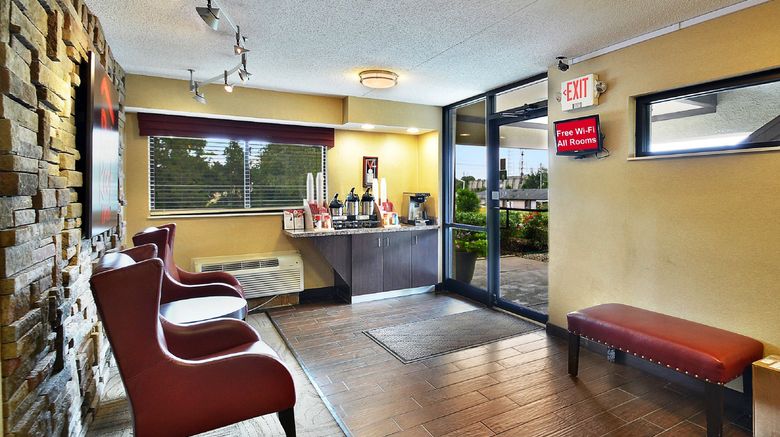<b>Red Roof Inn Louisville Fair and Expo Lobby</b>. Images powered by <a href="https://www.leonardoworldwide.com/" title="Leonardo Worldwide" target="_blank">Leonardo</a>.