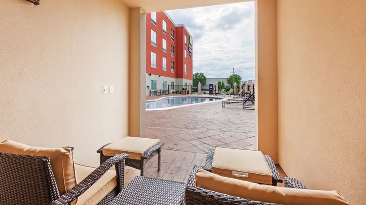 Holiday Inn Express & Suites Tulsa South Pool