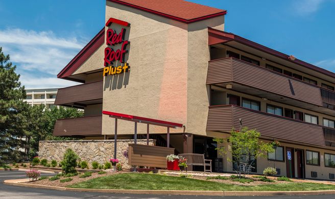Red Roof PLUS+ St Louis Forest Park Exterior