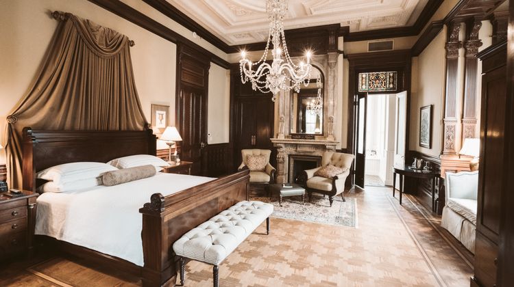 Wentworth Mansion Suite