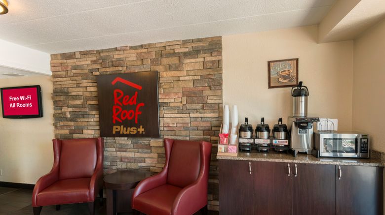 <b>Red Roof PLUS+ St Louis Forest Park Lobby</b>. Images powered by <a href="https://www.leonardoworldwide.com/" title="Leonardo Worldwide" target="_blank">Leonardo</a>.