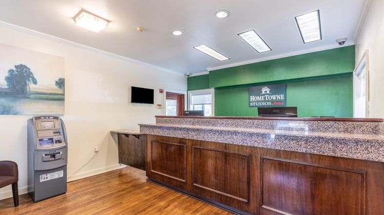 HomeTowne Studios Orlando - Casselberry Lobby