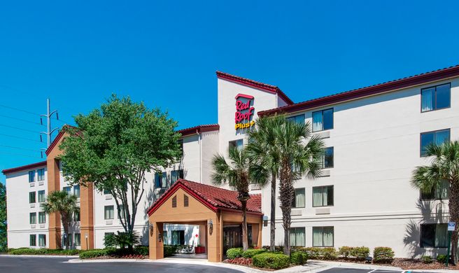 Red Roof PLUS+ Gainesville Exterior