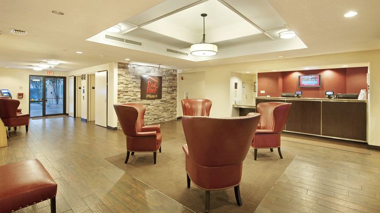 Red Roof PLUS+ Austin South – Airport Lobby