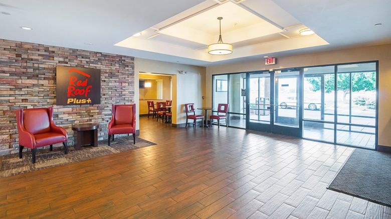 <b>Red Roof PLUS+ Phoenix West Lobby</b>. Images powered by <a href="https://www.leonardoworldwide.com/" title="Leonardo Worldwide" target="_blank">Leonardo</a>.