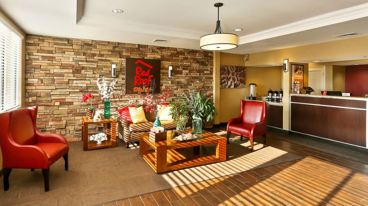 Red Roof PLUS+ Washington DC - Rockville Lobby