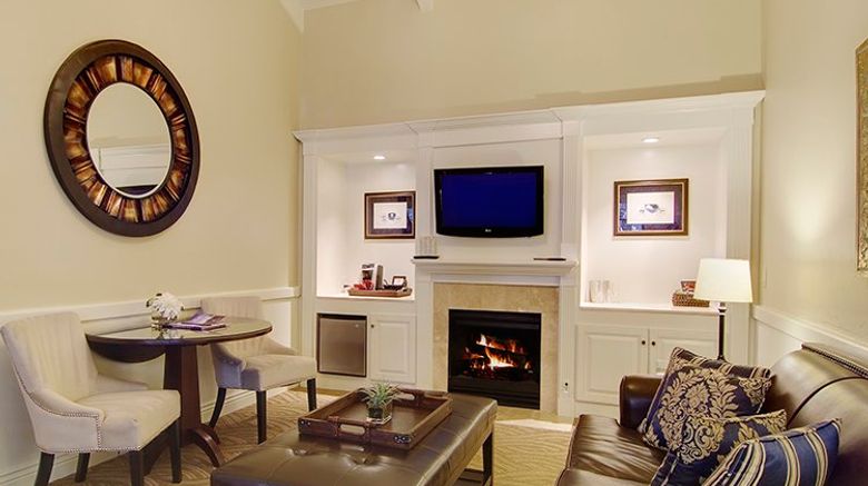 <b>Carriage House Inn Room</b>. Images powered by <a href="https://www.leonardoworldwide.com/" title="Leonardo Worldwide" target="_blank">Leonardo</a>.