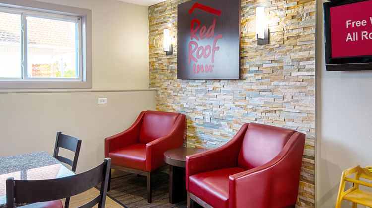 Red Roof Inn Cameron Lobby