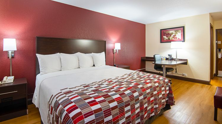 Red Roof Inn Cameron Room