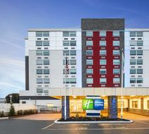 Holiday Inn Crossroads I-64 West End Exterior