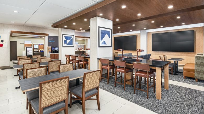 <b>Holiday Inn Crossroads I-64 West End Restaurant</b>. Images powered by <a href="https://www.leonardoworldwide.com/" title="Leonardo Worldwide" target="_blank">Leonardo</a>.
