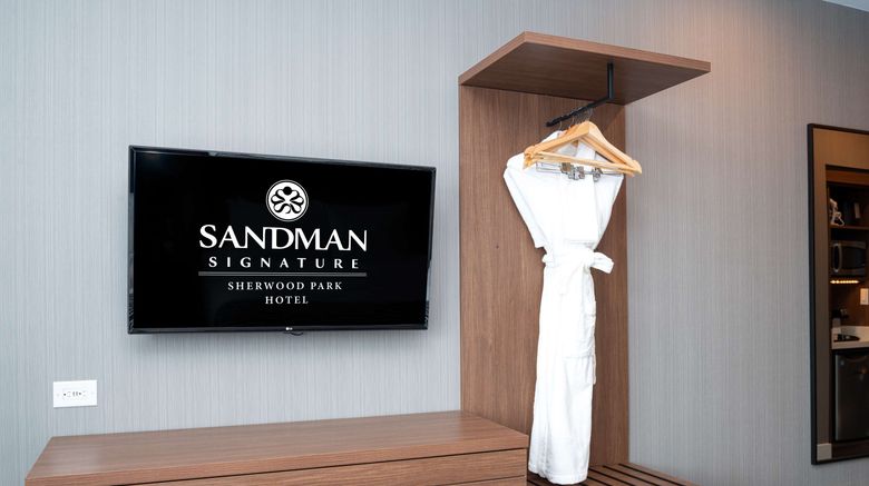 <b>Sandman Signature Sherwood Park Hotel Room</b>. Images powered by <a href="https://www.leonardoworldwide.com/" title="Leonardo Worldwide" target="_blank">Leonardo</a>.