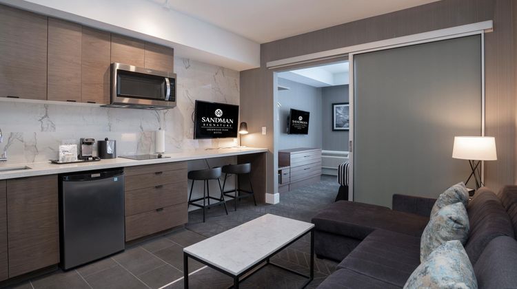 Sandman Signature Sherwood Park Hotel Suite