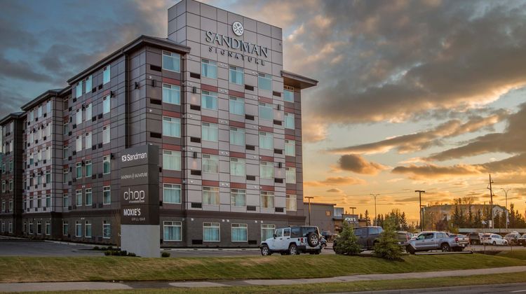 Sandman Signature Calgary Airport Exterior