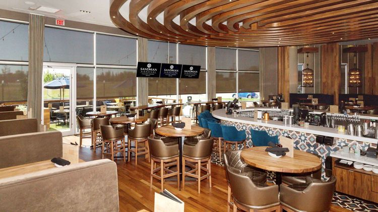 Sandman Signature Calgary Airport Restaurant