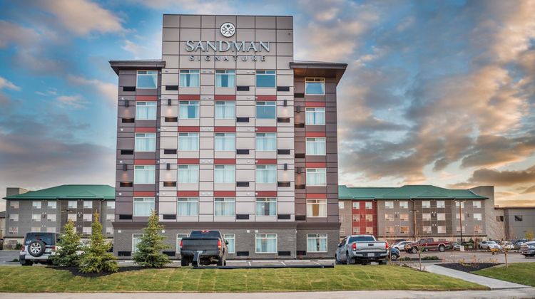 Sandman Signature Calgary Airport Exterior