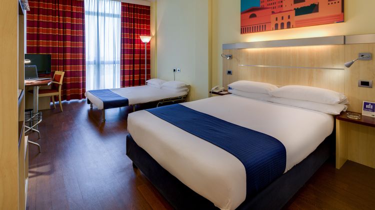 Holiday Inn Express Parma Room