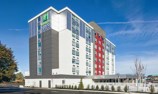 Holiday Inn Crossroads I-64 West End Exterior