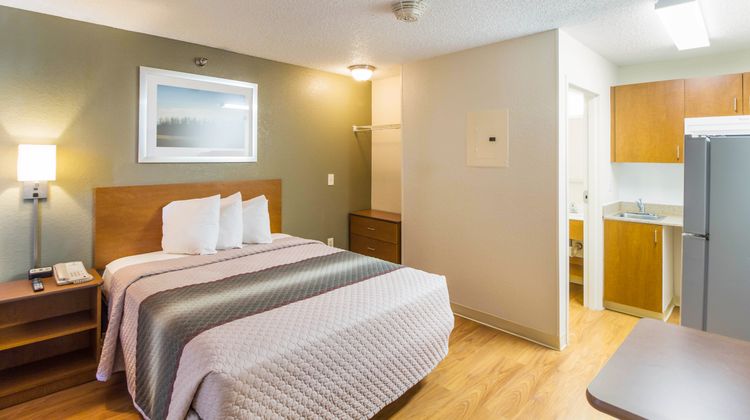 HomeTowne Studios Houston - West Oaks Room