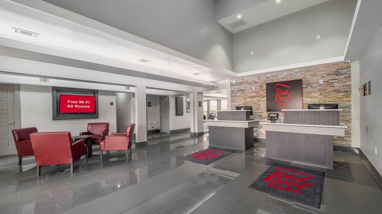 Red Roof Inn & Suites Calhoun Lobby