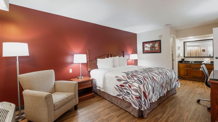 Red Roof Inn & Suites Calhoun Room