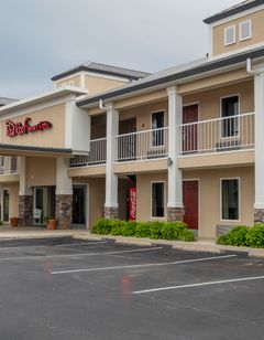 Red Roof Inn & Suites Calhoun