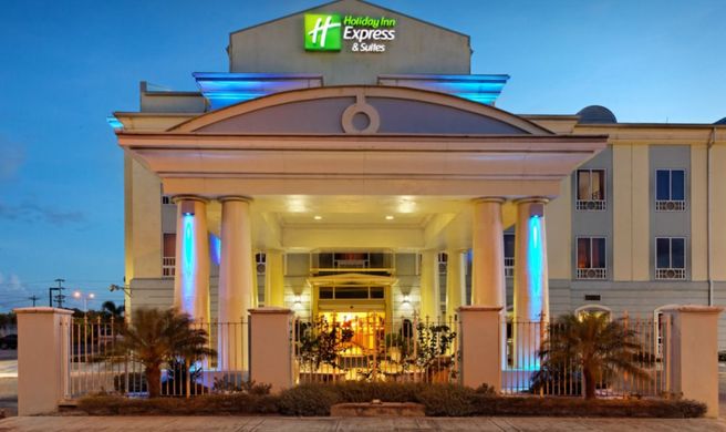 Holiday Inn Express Hotel & Suites Exterior