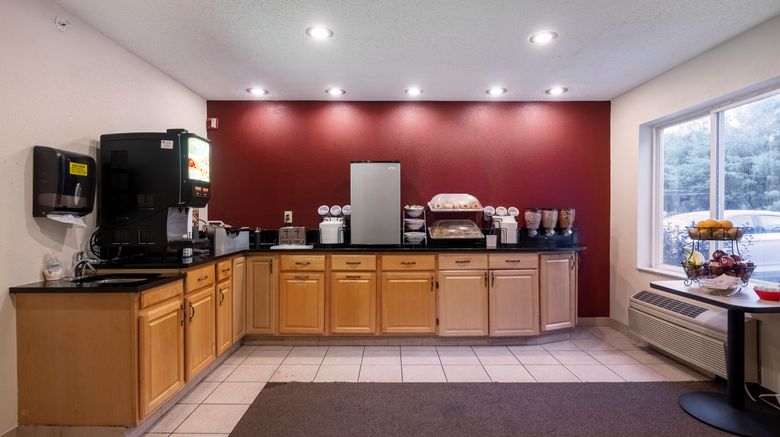 <b>Red Roof Inn Clifton Park Restaurant</b>. Images powered by <a href="https://www.leonardoworldwide.com/" title="Leonardo Worldwide" target="_blank">Leonardo</a>.