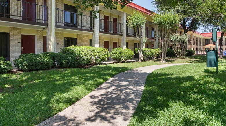 <b>Red Roof PLUS+ Dallas - Addison Exterior</b>. Images powered by <a href="https://www.leonardoworldwide.com/" title="Leonardo Worldwide" target="_blank">Leonardo</a>.