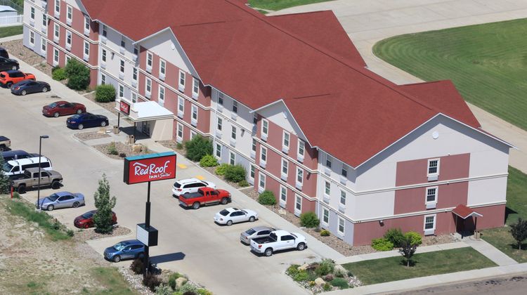Red Roof Inn & Suites Dickinson Exterior