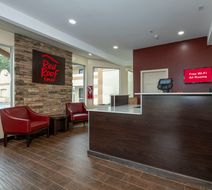 Red Roof Inn Freehold Lobby