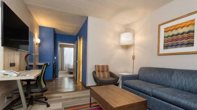 Holiday Inn Express/Suites South LBV Suite