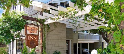 Carriage House Inn Exterior