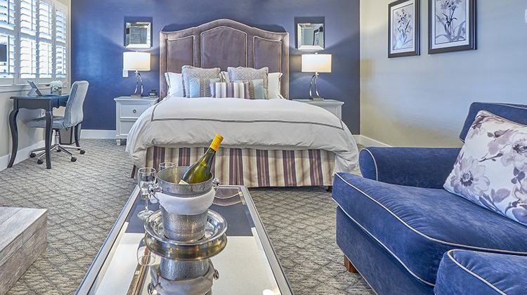 Candle Light Inn Room