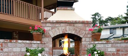 Candle Light Inn Exterior