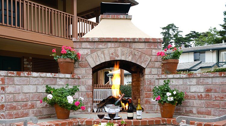 Candle Light Inn Exterior