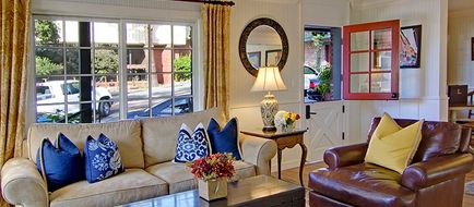 Wayside Inn Lobby