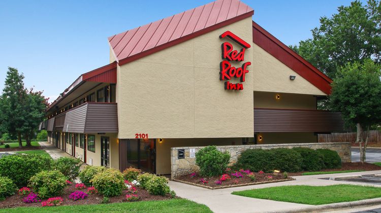 Red Roof Inn Greensboro Coliseum Exterior