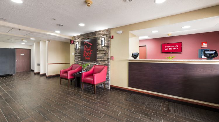 Red Roof Inn Auburn Lobby