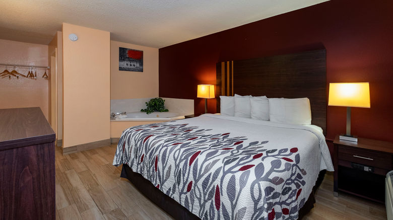 <b>Red Roof Inn Valdosta - University Room</b>. Images powered by <a href="https://www.leonardoworldwide.com/" title="Leonardo Worldwide" target="_blank">Leonardo</a>.