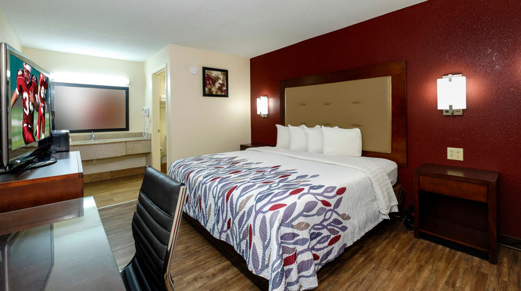 Red Roof Inn Columbus, MS Room