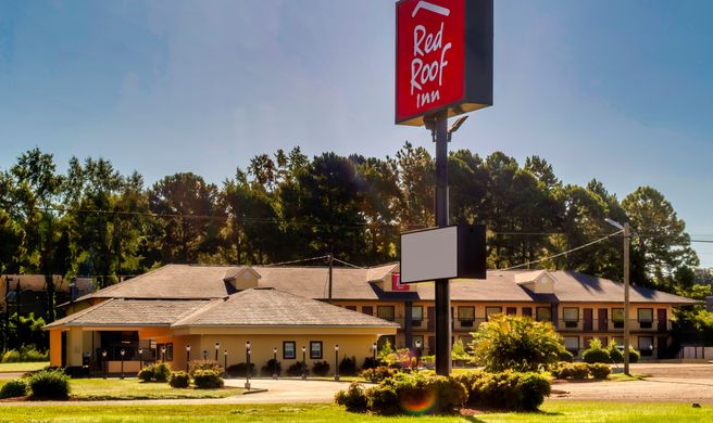 Red Roof Inn Columbus, MS Exterior