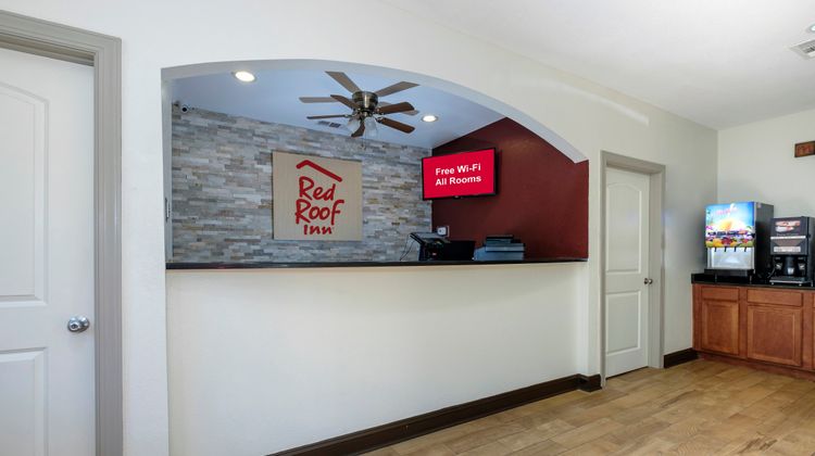 Red Roof Inn Columbus, MS Lobby