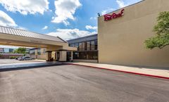 Red Roof PLUS Suites Houston IAH Arpt SW