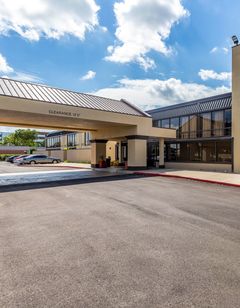 Red Roof PLUS Suites Houston IAH Arpt SW