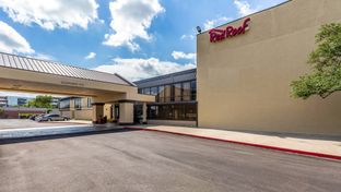 Red Roof PLUS Suites Houston IAH Arpt SW
