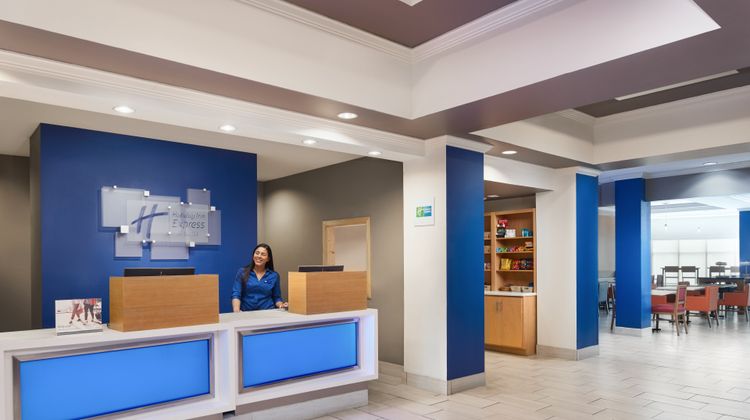 Holiday Inn Express Hotel & Suites Lobby