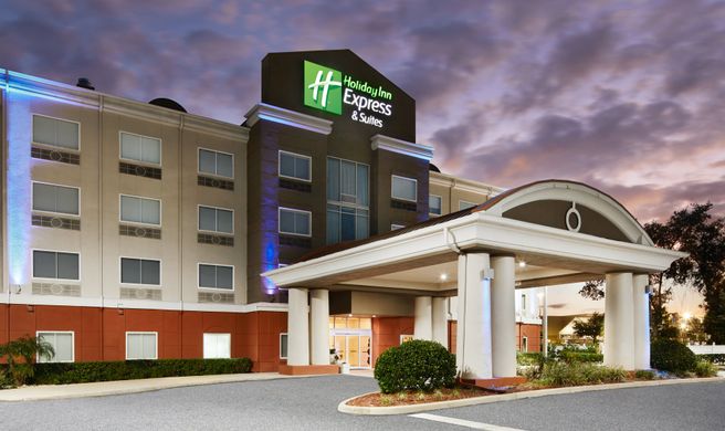 Holiday Inn Express Hotel & Suites Exterior